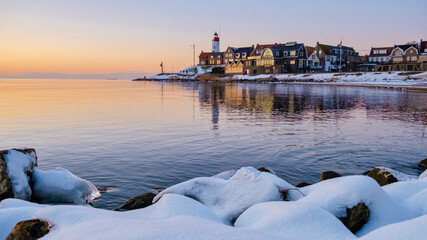Lighthouse of Urk Netherlands during winter with snow in the Netherlands. - obrazy, fototapety, plakaty