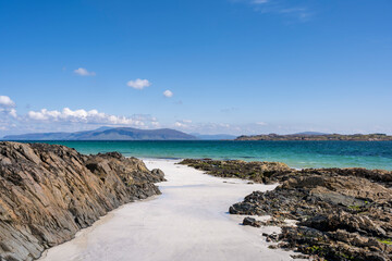 Fototapeta na wymiar Sandstrand, White Strand of the Monks auf der Hebrideninsel Iona