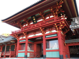 Fototapeta na wymiar 鶴岡八幡宮の楼門