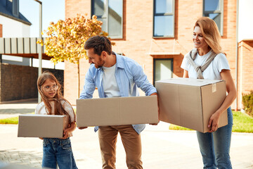 Moving, buying a home. Family shooting.