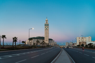 Fototapeta premium view of Hassan II mosque from the street at sunset