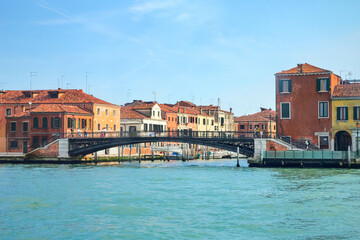 Obraz premium View from the window of the catamaran on the Venetian lagoon and the architecture of Venice, Italy.