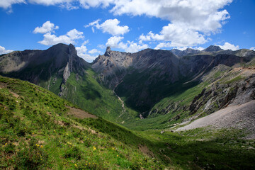 Fototapeta premium High altitude grassland mountain landscape