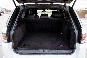 The rear trunk of the car is open, the textile trim of the luggage compartment in the car, the clean fat of the vehicle.