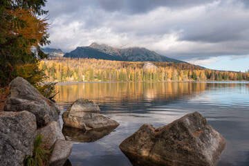 A beautiful view of the High Tatras lake Štrbské pleso, where you can see the exclusive wellness hotel Patria. - obrazy, fototapety, plakaty