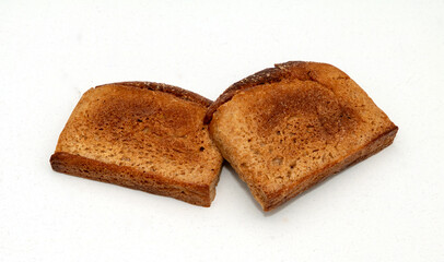 Toasted bread pieces