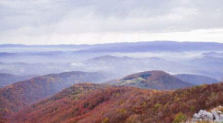 Naklejka premium Tranquil mountain landscape with panoramic sky and forest, peaceful nature scene.
