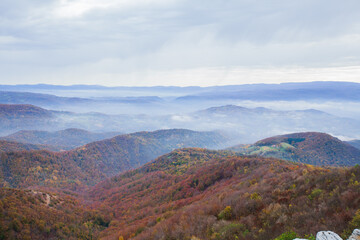Naklejka premium Stunning mountain landscape with wilderness and natural beauty on autumn day.