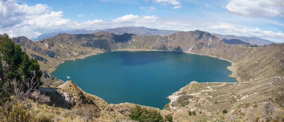 Fototapeta na wymiar Beautiful panoramic view of the lake 