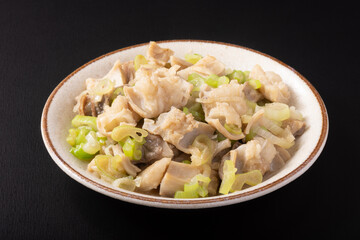 牛モツ　ねぎ塩炒め