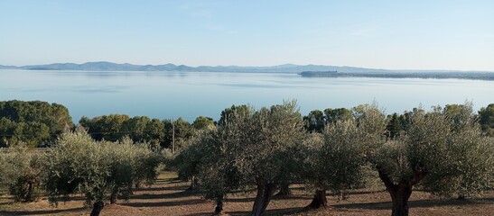 Fototapeta premium Jezioro w Toskanii