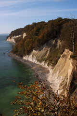 Obraz premium Ernst-Moritz-Arndt-Sicht im Jasmund Nationalpark auf der schönen Ostseeinsel Rügen bei Sassnitz im Herbst