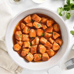 Sweet and spicy chicken bites with sauce