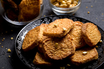 Oatmeal cookies with cashew nuts