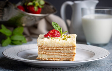 Milk semolina dessert with biscuits (Turkish name; sutlu irmik tatlisi)