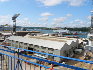 Hafenanlage mit Terminal für Kreuzfahrtschiffe im Hafen von Falmouth, England