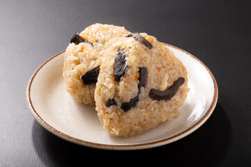 香茸　(コウタケ)　炊き込みご飯のおにぎり