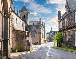 Street view of the medieval architecture of the Holy Rude area of Stirling, Scotland - obrazy, fototapety, plakaty