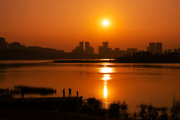 Fototapeta premium The Romantic Sunset of Xinglong Lake in Tianfu New Area, Chengdu
