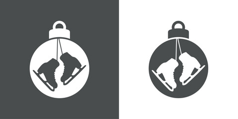 Tiempo de Navidad. Botas para patinaje sobre hielo. Logo con silueta de bola de navidad con un par de patines para hielo colgando de cordones para su uso en invitaciones y felicitaciones - obrazy, fototapety, plakaty