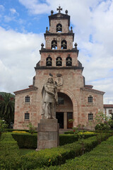 Fototapeta na wymiar Church of Cangas de Onís and statue of Don Pelayo