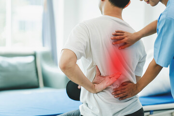Spine and shoulder physical therapist Chiropractic Pain Treatment Patients with back pain, shoulder...