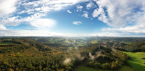 Windkraftanlegen im bergischen Land südlich von Hattingen, Ruhrgebiet, NRW