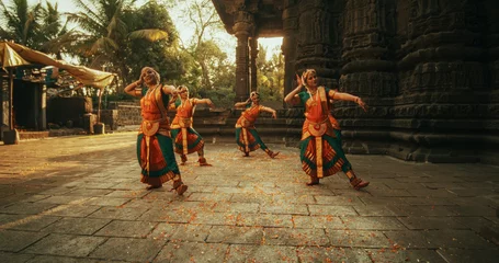 Küchenrückwand glas motiv of Female Indian Lead Dancer Explaining to her Team Dancers the Moves of a Traditional Choreography. Girls in Colorful Clothes Rehearsing for a Performance in an Ancient Temple © Kitreel
