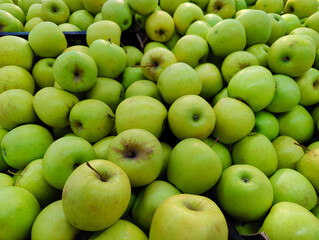 green apples in the market