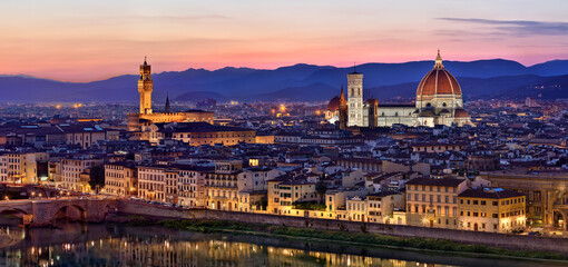 Fototapeta na wymiar The Palazzo Vecchio and Cattedrale di Santa Maria del Fiore (The Duomo) and the city of Florence in Tuscany, Italy.