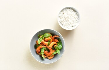 Roasted prawn with basil leaves