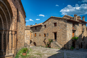 Fototapeta na wymiar Aínsa is a Pyrenean town in the province of Huesca, in the region of Sobrarbe and the Autonomous Community of Aragon.