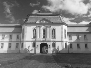 Burgen und Schlößer
