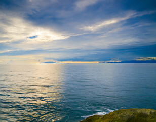 Obraz premium Allure of Sea Blue Water and Sky