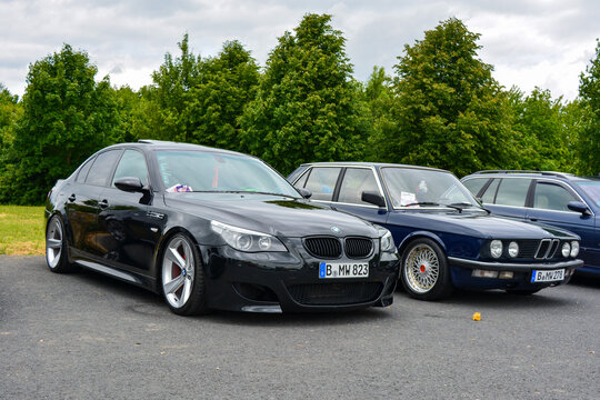 BMW 5er E60 und BMW e28 5er auf dem BMW-Treffen, Gollhofen, Bayern, Deutschland 30.05.2021	
