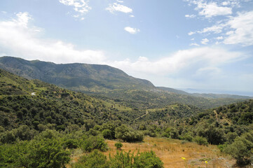 La route de Fourfouras à Kouroutes en Crète