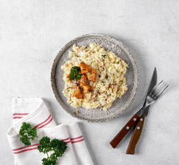 Creamy Garlic and parmesan orzo pasta with chanterelles and parsley
