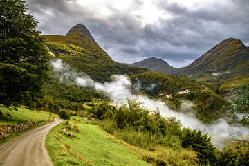 Norvegia 06 -paesaggio di montagna non strada campestre e nebbie - obrazy, fototapety, plakaty
