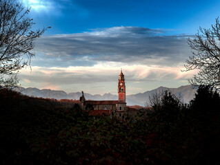 Cavaglio e le Alpi