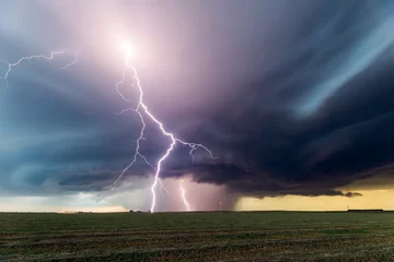 Fotobehang Massive lightning bolt strikes from a supercell storm in Colorado © JSirlin