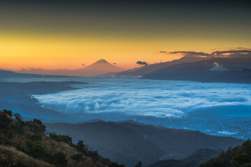 高ボッチ高原での雲海と富士山