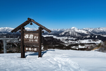 快晴で絶景の山形赤倉温泉スキー場と幸福の鐘