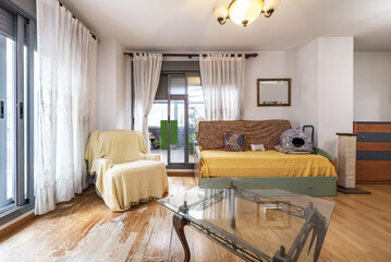 Living room of a house on the ground floor with access to several terraces