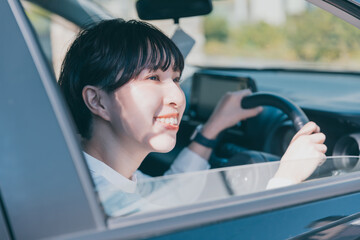 運転する女性　drive
