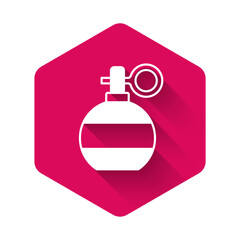 Obraz premium White Hand grenade icon isolated with long shadow background. Bomb explosion. Pink hexagon button. Vector