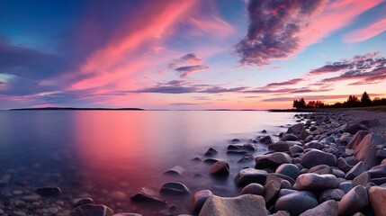 Obraz premium Ethereal Sunset Over Pebbled Shoreline