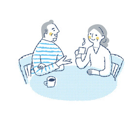 テーブルで話し合う笑顔のシニアカップル