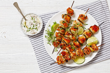 chicken souvlaki with thyme and lime on plate - obrazy, fototapety, plakaty