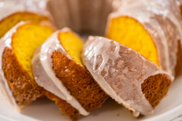Simple vanilla bundt cake from box cake