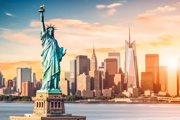 Foto op Plexiglas anti-reflex Vrijheidsbeeld Statue of liberty on the background of the city of new york. New York statue of liberty